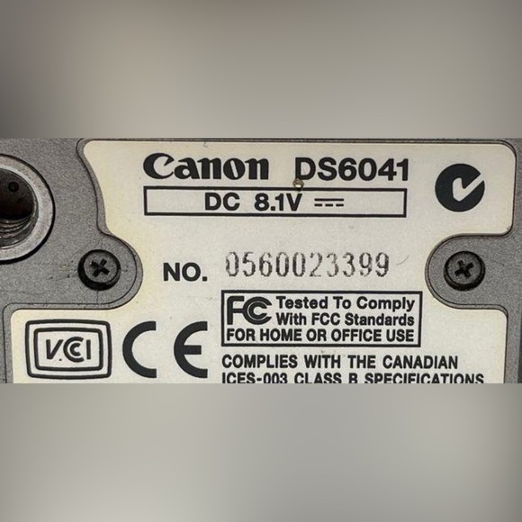 CANON 📷 EOS Digital Rebel 6.3MP Camera /EOS 300D - DS6041 With Charger- Silver - Picture 7 of 9